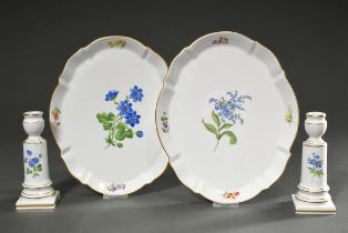 4 Diverse Teile Meissen "Deutsche Blume", nach 1950: 2 ovale Platten (27x23cm) und 2 Leuchter (H. 1
