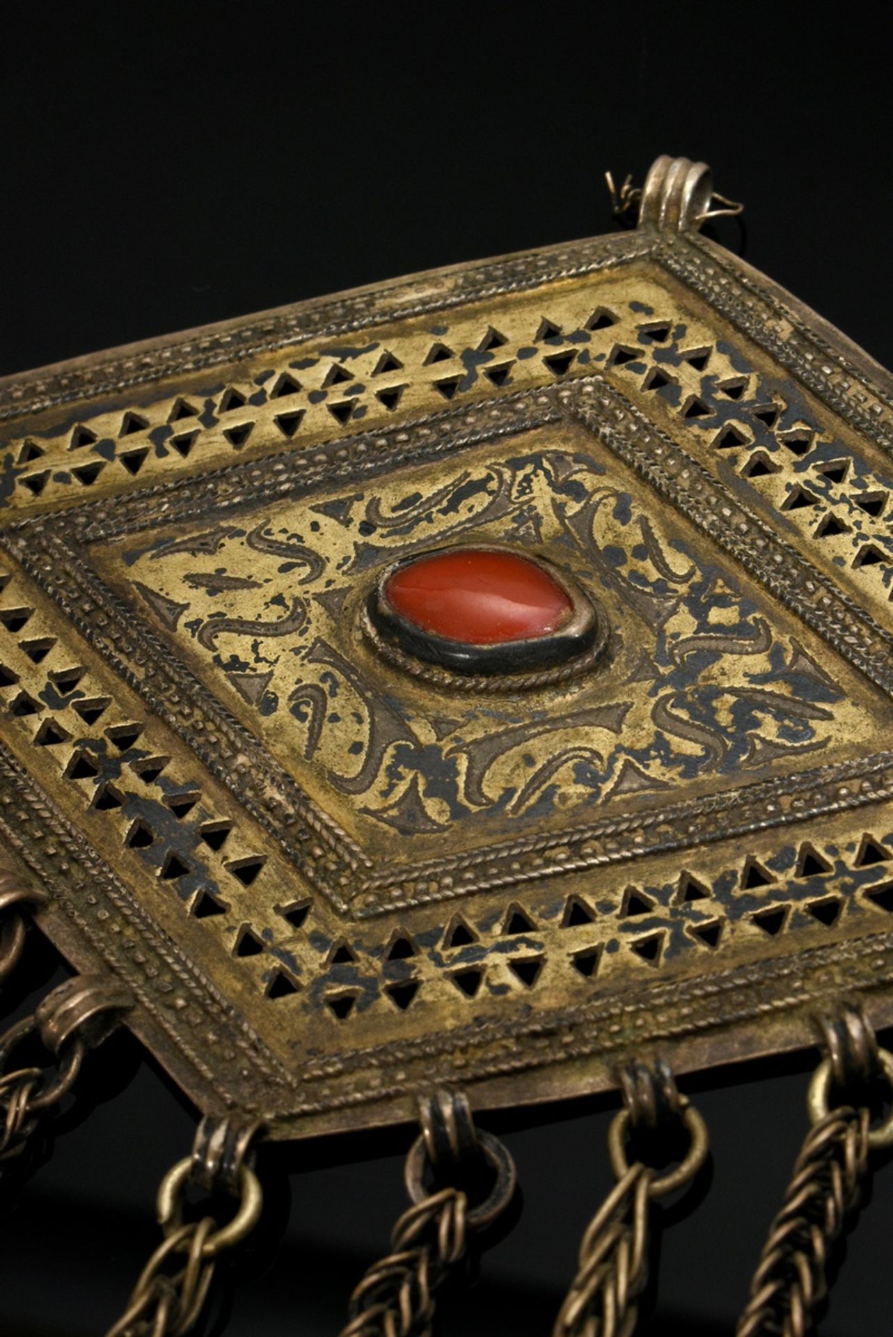 Tekke Turkmen coat clasp "Tschapraz" of diamond-shaped, open-worked and vegetal fire-gilt discs set - Image 4 of 7