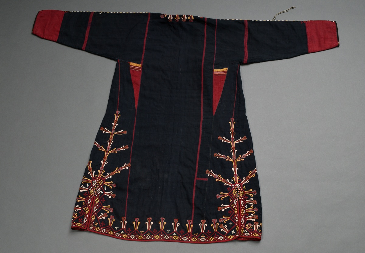 Turkmen Tschirpi women's coat with coloured embroidery borders on black cotton, lining of brown flo - Image 5 of 5