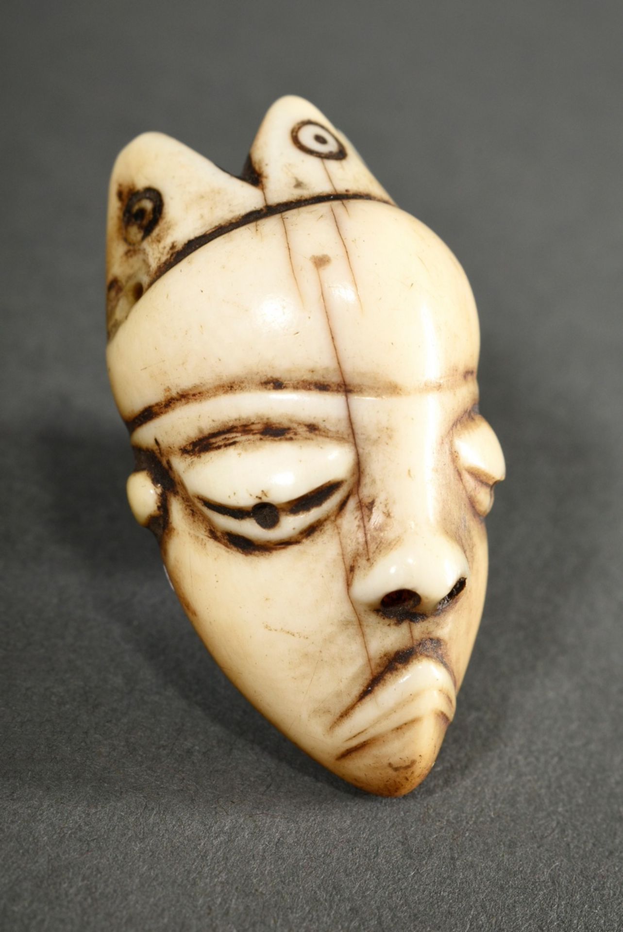 Small ivory pendant of the Pende, Central Africa/ Congo (DRC) approx. 1900, h. 4.8cm, slightly rubb - Image 2 of 8