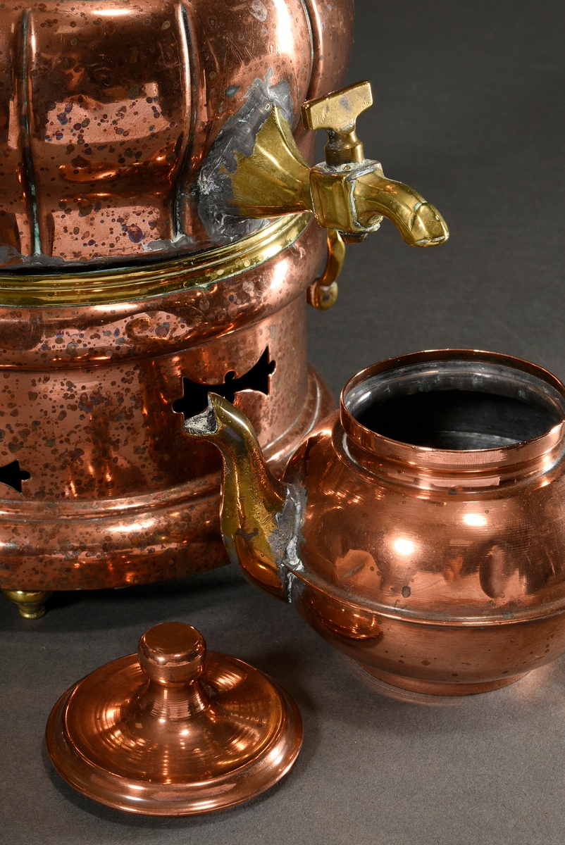 Copper samovar with multi-tiered body and movable brass handles with turned wooden handles, round b - Image 9 of 9