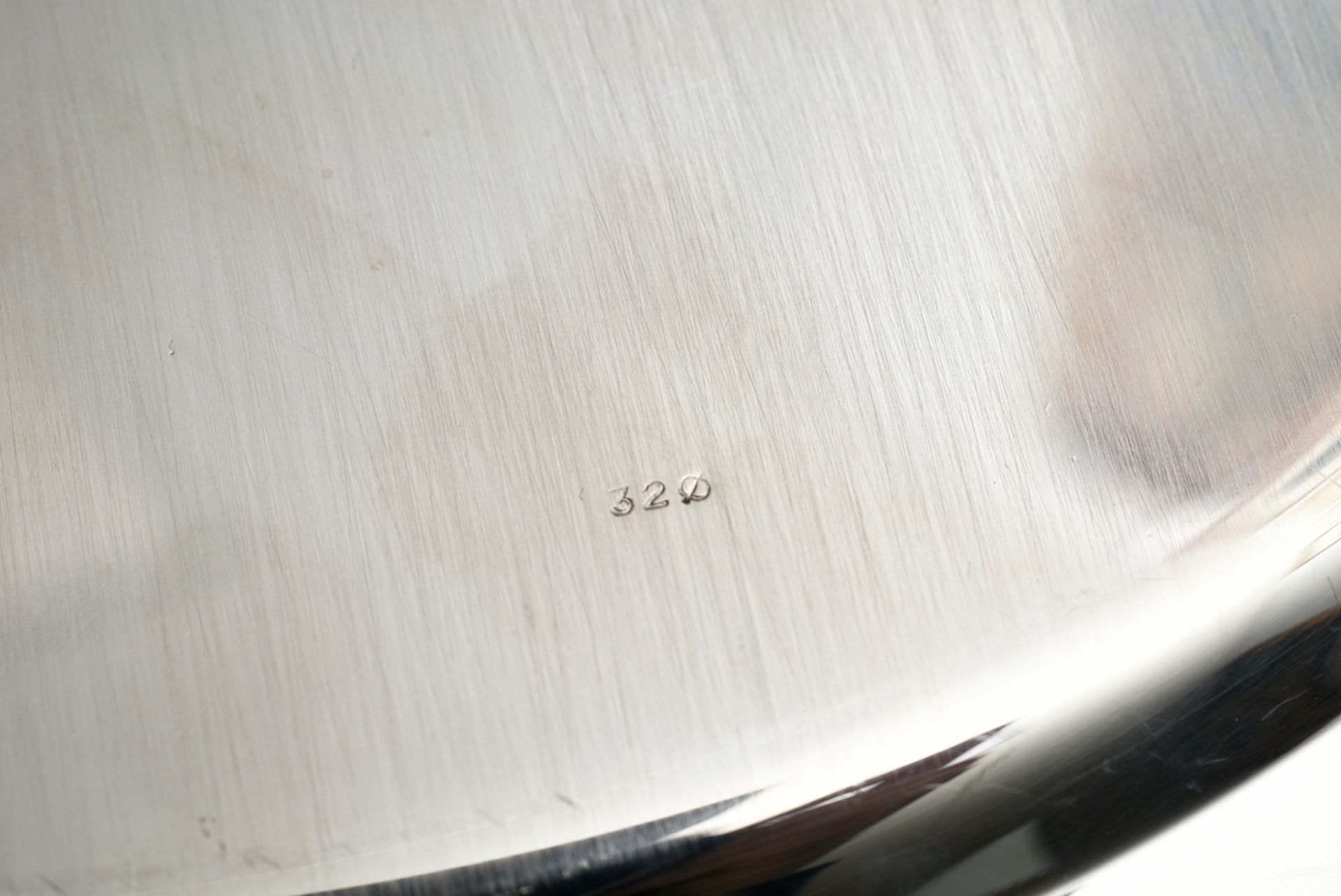 6 Modern place plates in a simple design, Wilkens, silver 925, 6240g, Ø 32cm, in original sleeves - Image 5 of 7