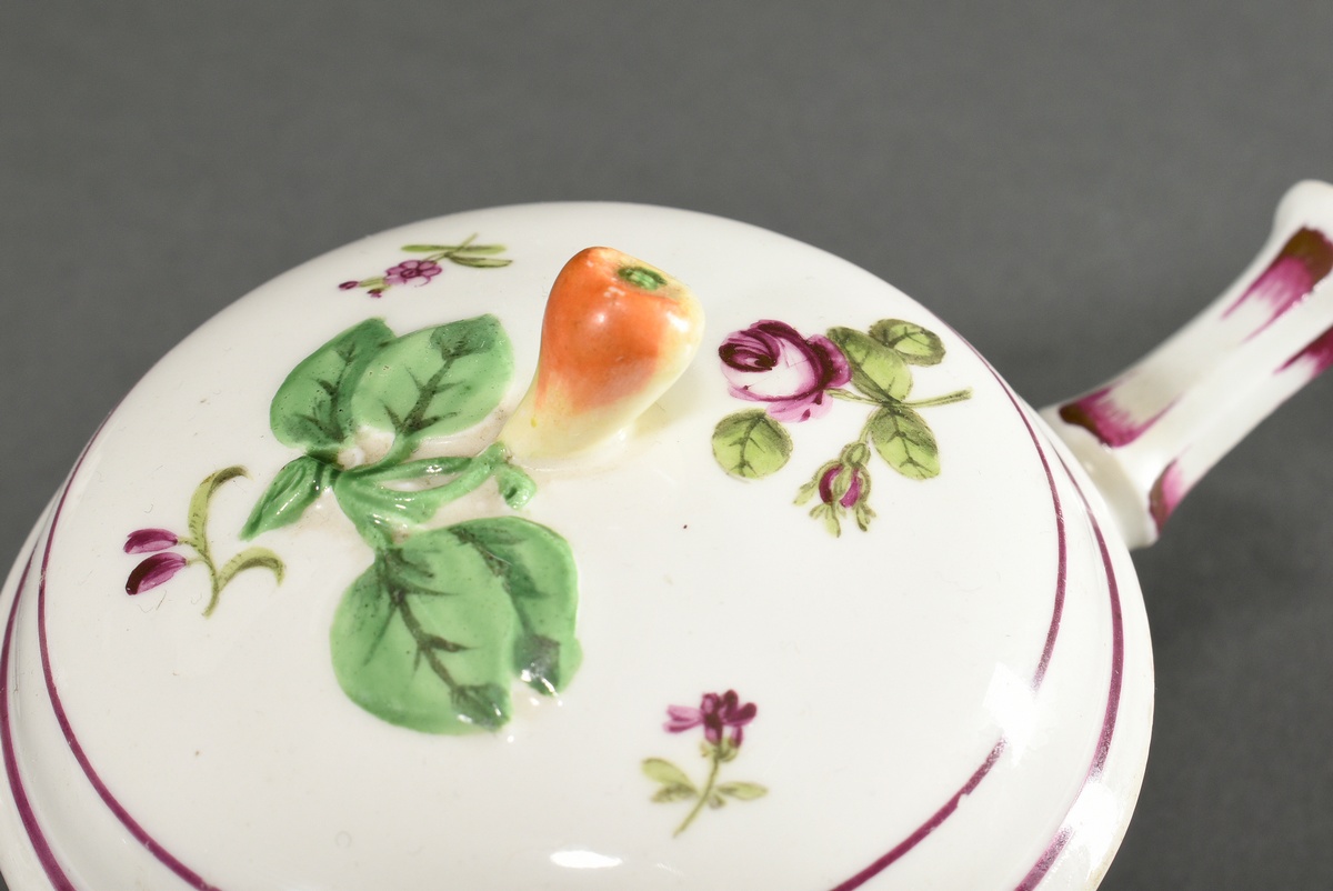 8 Various early porcelain pieces with fine polychrome flower painting, 1st half 18th c., consisting - Image 13 of 25
