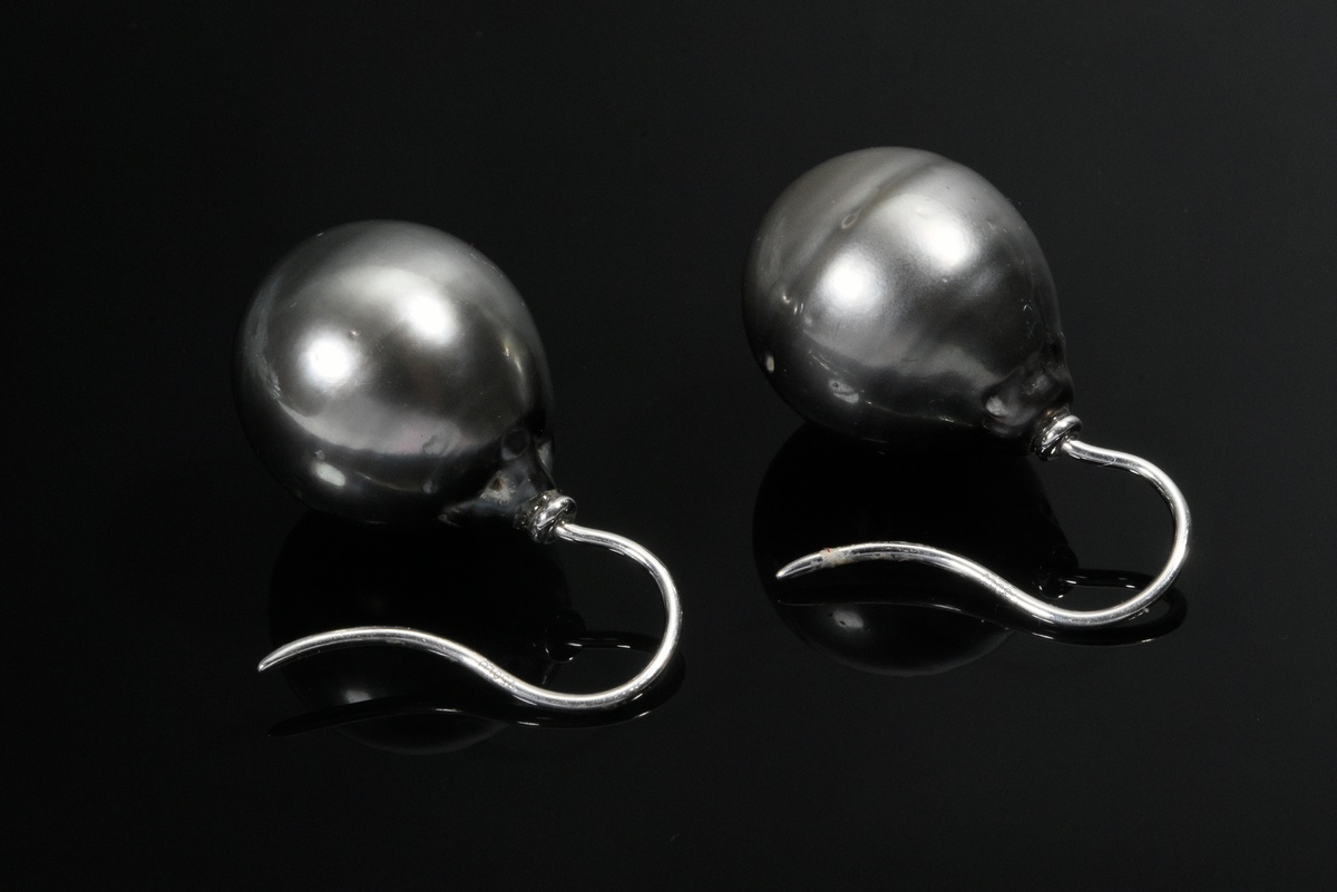 Pair of Wempe 750 white gold earrings with black Tahitian cultured pearl drops, 15.1g, Ø 16.2/16.3m - Image 2 of 3