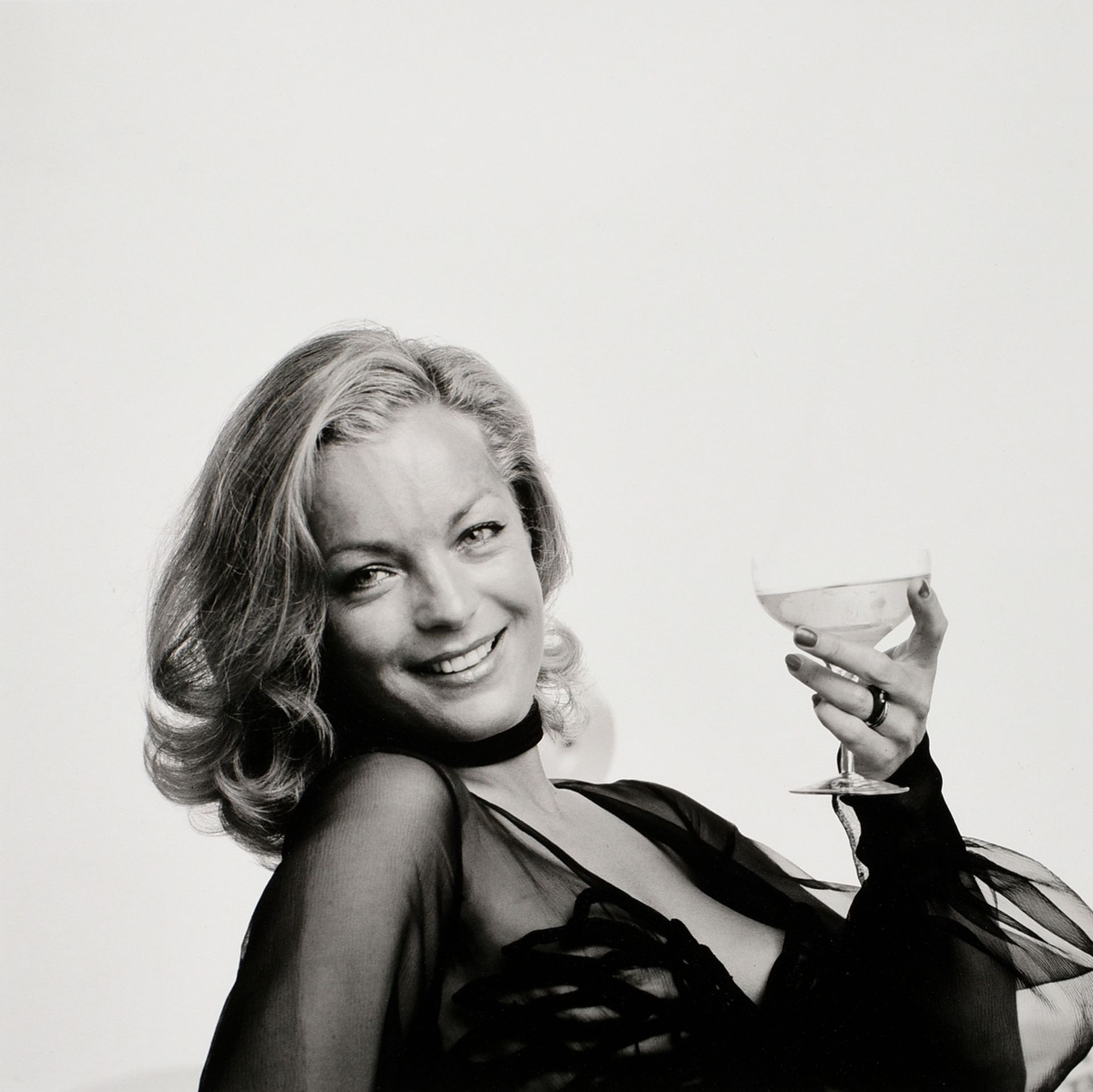 Wolf, Reinhart (1930-1988) "Romy Schneider" 1972, Fotografie auf Fotokarton (glänzend), 1/3, verso 