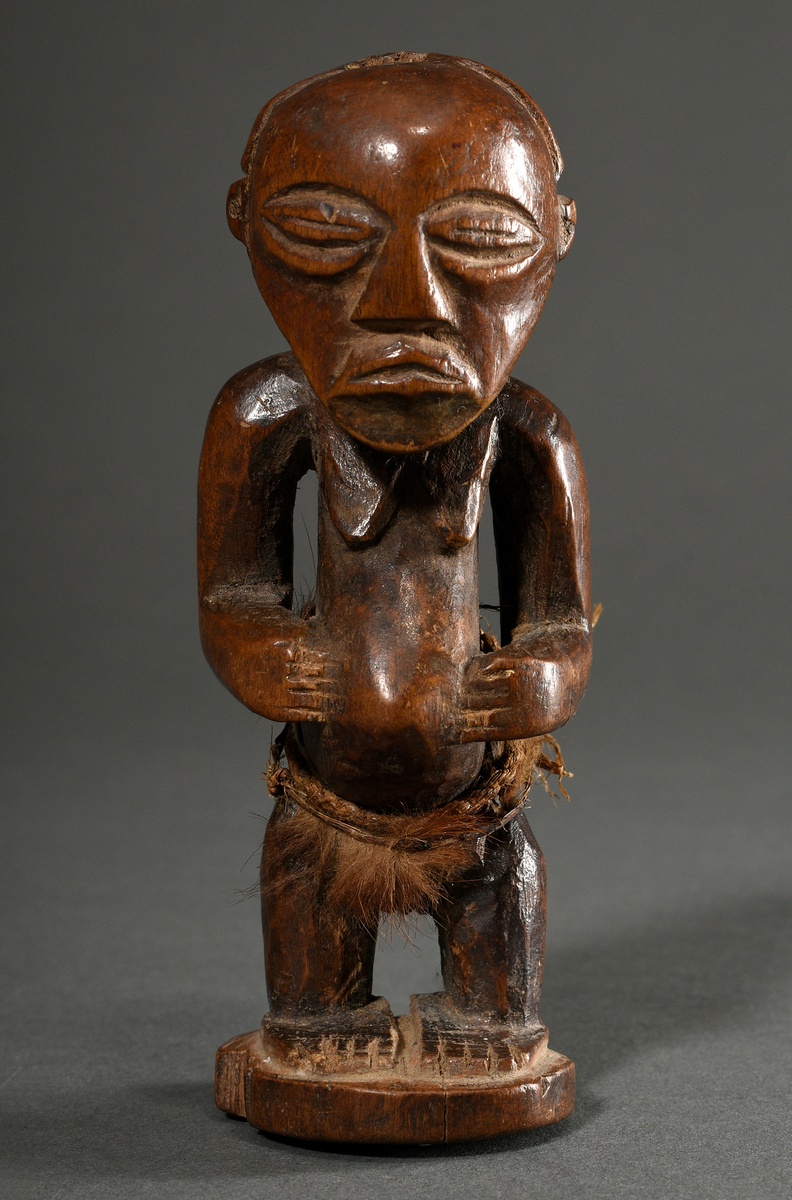 Small female figure of the Songye, Central Africa/ Congo (DRC), 1st half 20th c., wooden figure on  - Image 2 of 7