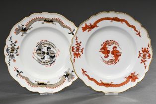 2 Diverse Meissen Speiseteller "Hofdrache" in schwarz und korallenrot mit Goldstaffage, 1924-1934,