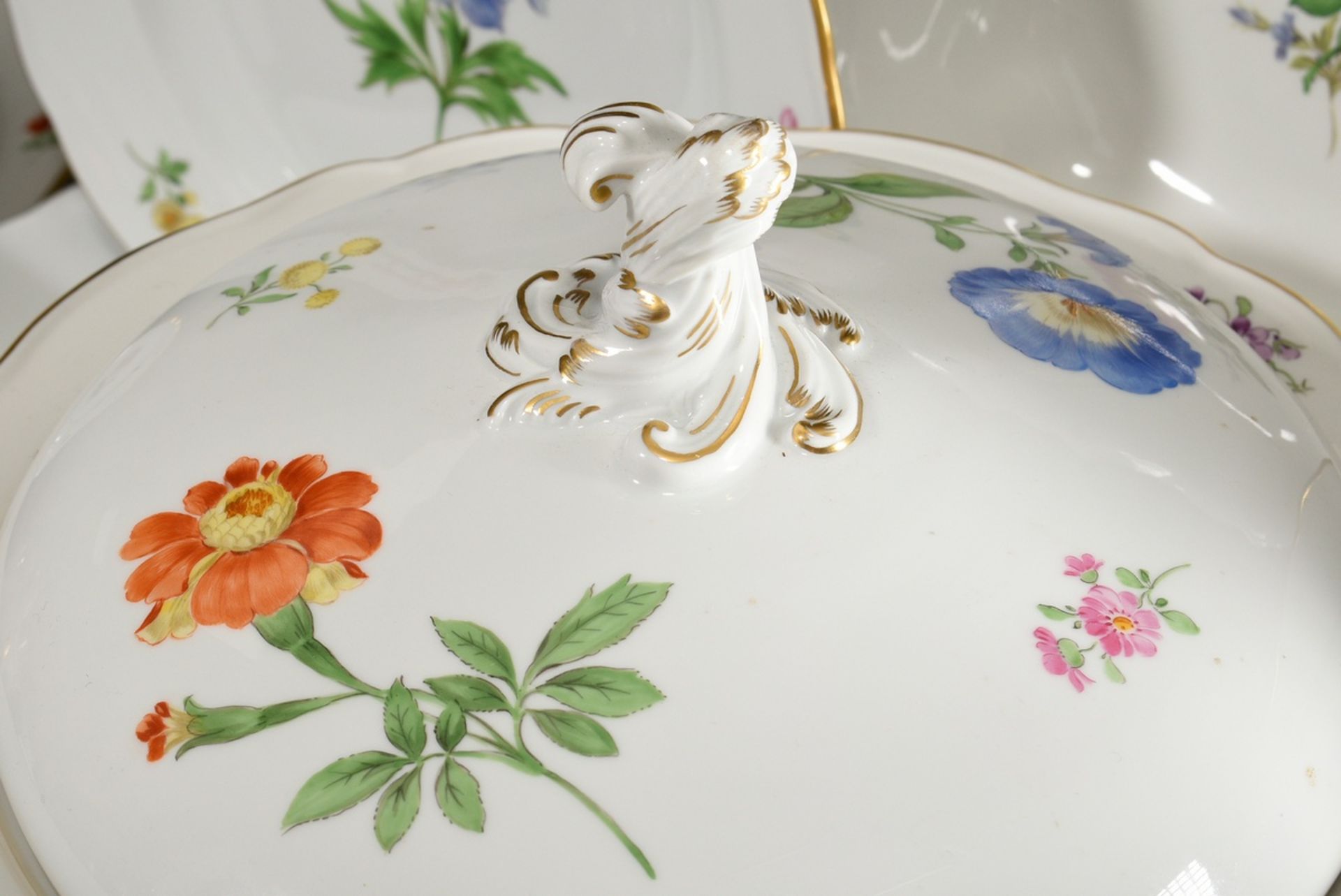 46 Teile Meissen Ergänzungsservice "Deutsche Blume", nach 1950, bestehend aus: 1 Deckelterrine (H.  - Bild 6 aus 10