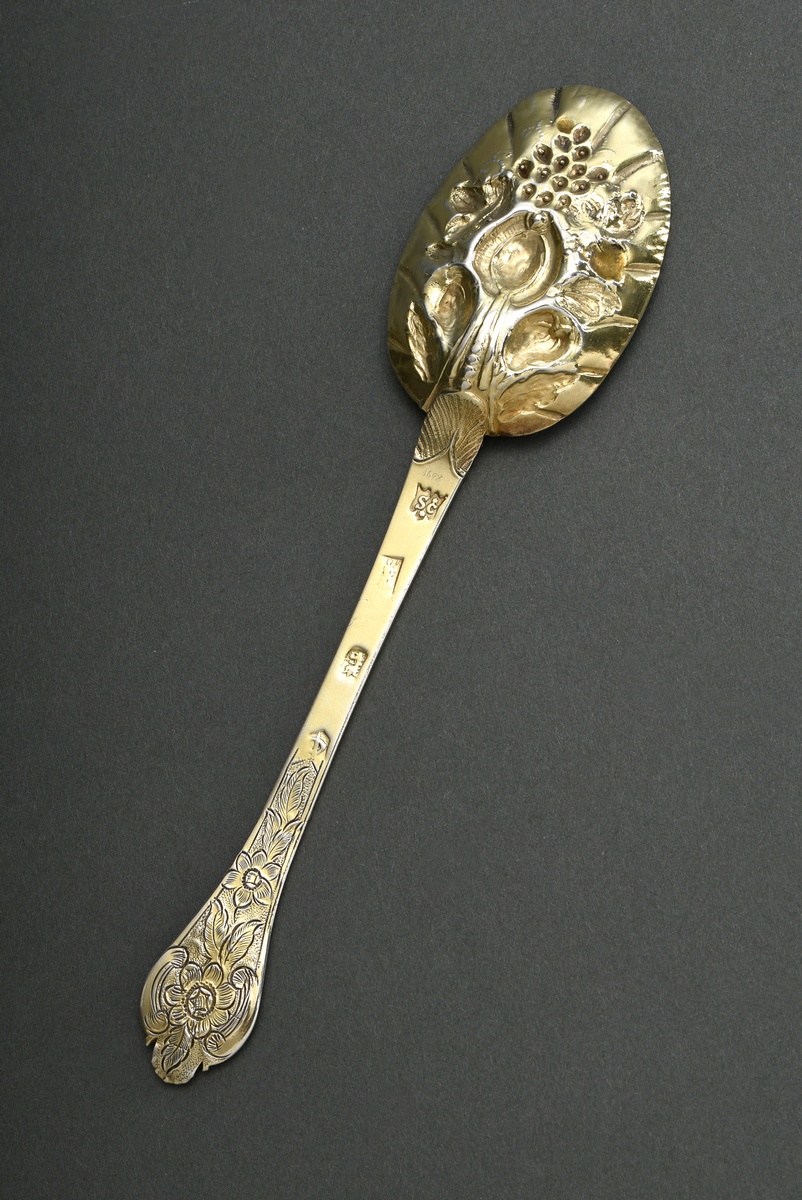 Berryspoon with embossed relief decoration ‘Fruits’ on the spoon and engraved ‘Flowers’ on the hand - Image 2 of 5