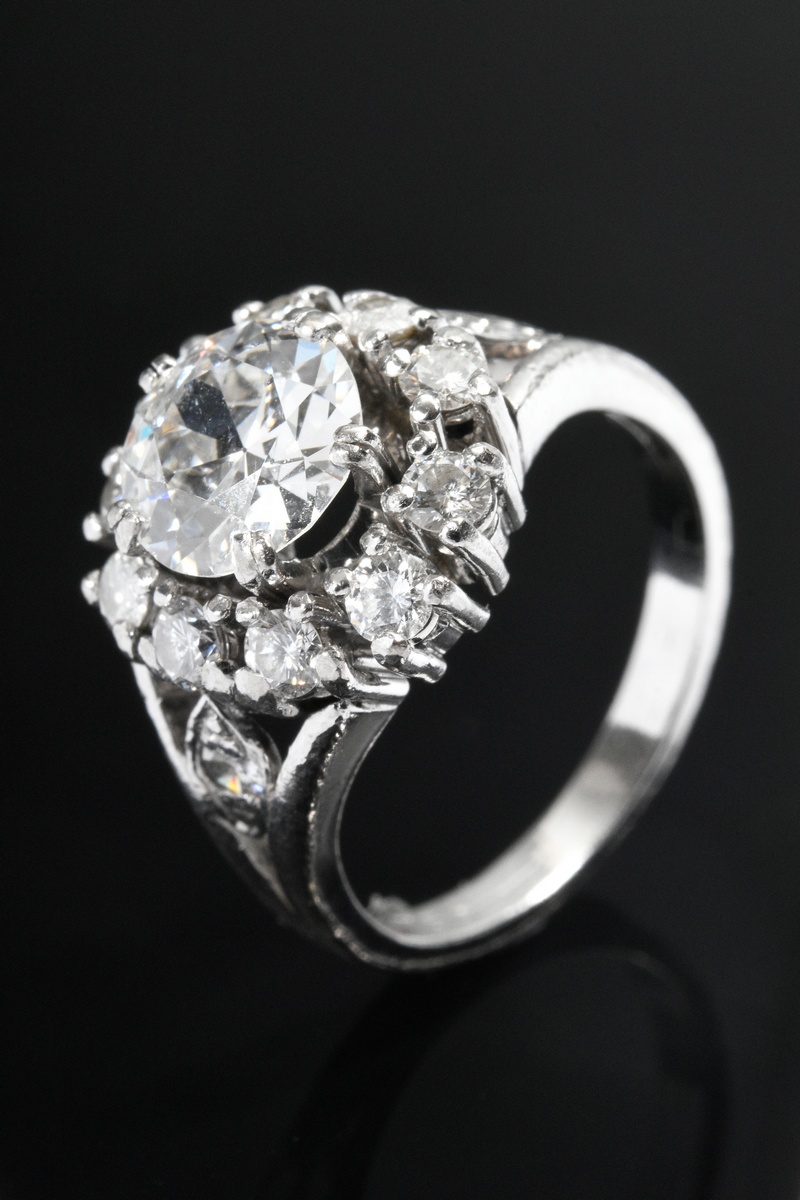 White gold 750 entourage ring with diamond solitaire (approx. 1.50ct, P1/W-TCR) in diamond bezel (t