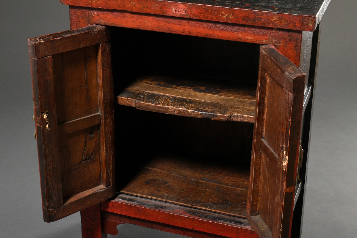 Small Chinese console cabinet with double door on square legs, red lacquer with floral painting, Ch - Image 6 of 9