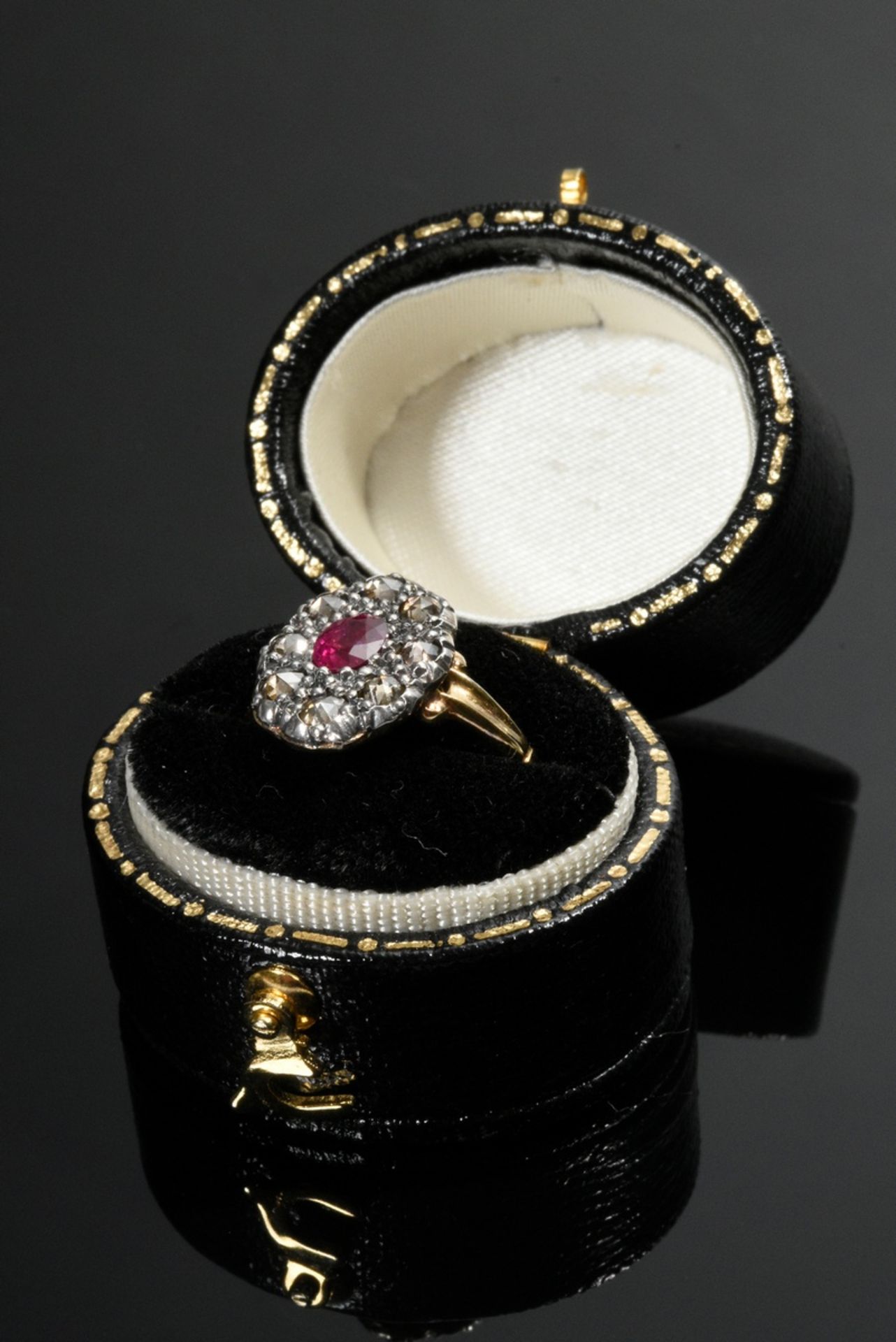 Gelbgold 585 und Silber Biedermeier Ring mit Rubin in Amsterdamer Diamantrosen Kranz (zus. ca. 0.25 - Bild 4 aus 4