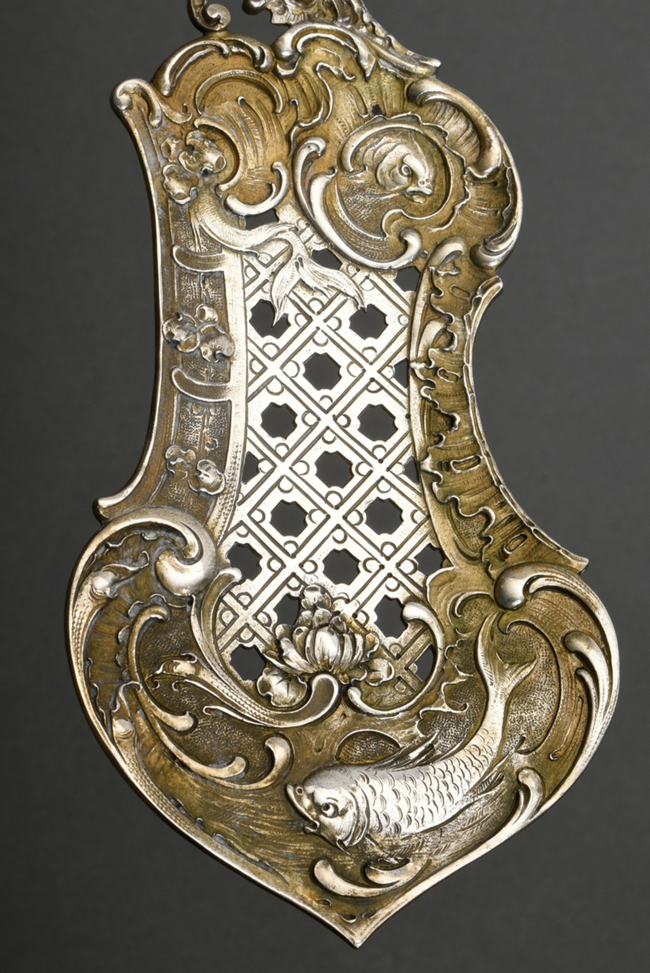 2 Pieces opulent Neo-Rococo fish serving cutlery with sculptural figurative handles and fish relief - Image 5 of 6
