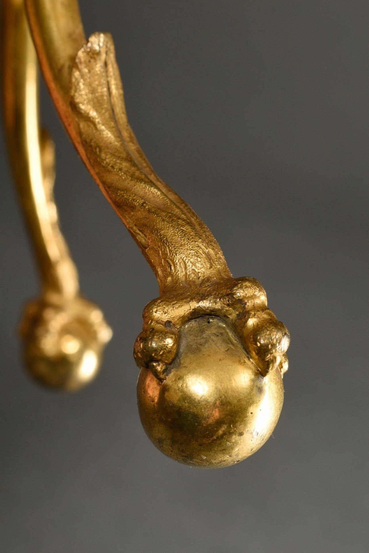 Empire Aufsatz mit feuervergoldetem Bronze Gestell aus 3 Adlerköpfen und -fängen auf Kugeln sowie d - Bild 11 aus 13