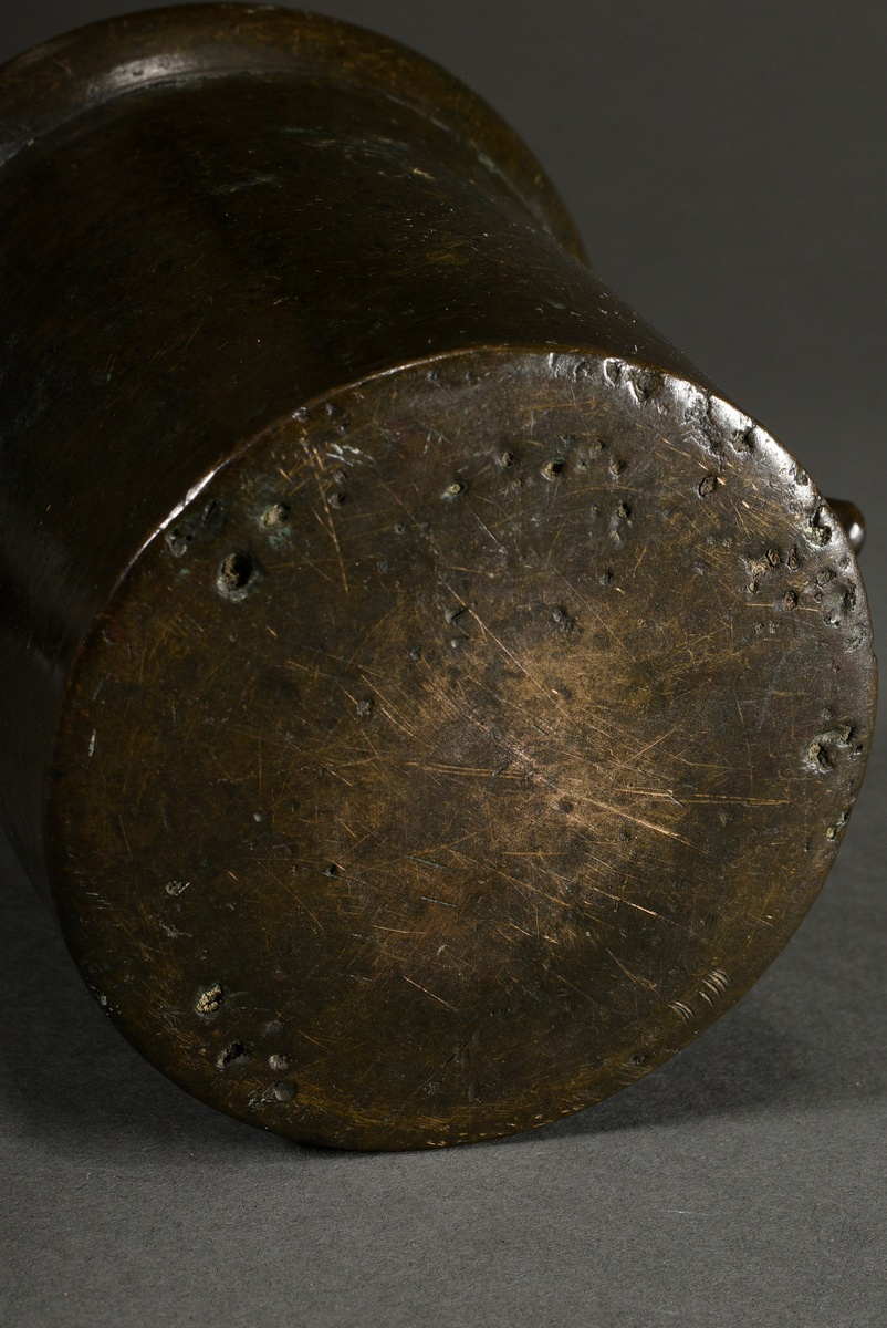 Archaic mortar with two downward-pointing rod-shaped handles and pestle, 17th century, h. 14cm, Ø 1 - Image 6 of 6