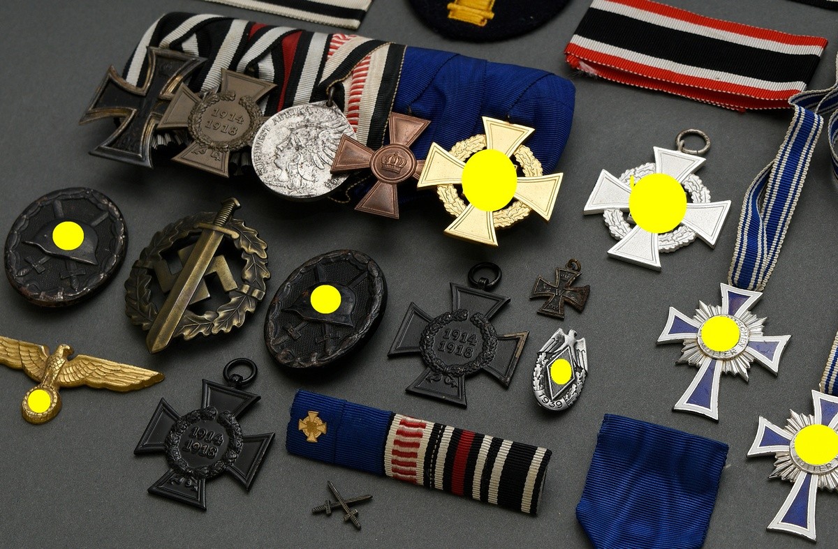 Convolute of medals, badges and ribbons, I./II. WWI: sleeve badge for artillery of the Kriegsmarine