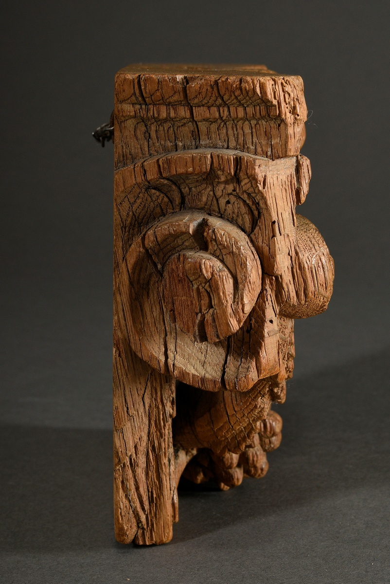 Baroque oak capital with cherub head and fruit and flower garland, 22.5x15x6.5cm, old wormholes - Image 2 of 6