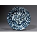 Large Arita platter in the Kraak style with blue painting, in the mirror "birds and flowers", on th