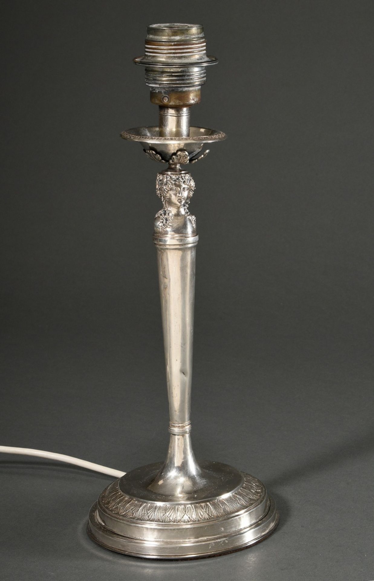 Empire Leuchter mit Januskopf über konischem Schaft und Rundfuß, Anfang 19.Jh., als Lampe montiert,