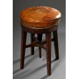 English mahogany swivel stool with brown leather upholstery, 19th century, h. 48.5cm, Ø 33cm, signs