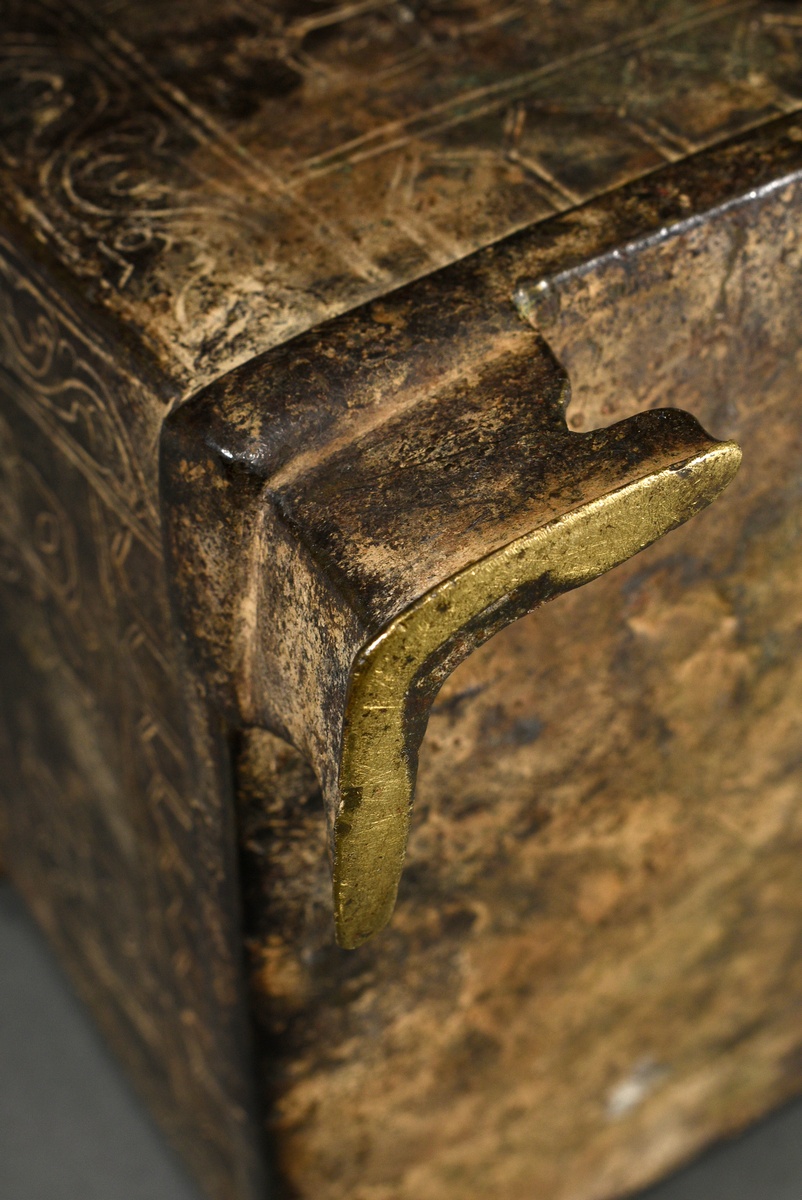 Indo-Persian bronze casket with rectangular body and roof-shaped lid and engravings "tendrils and b - Image 9 of 13