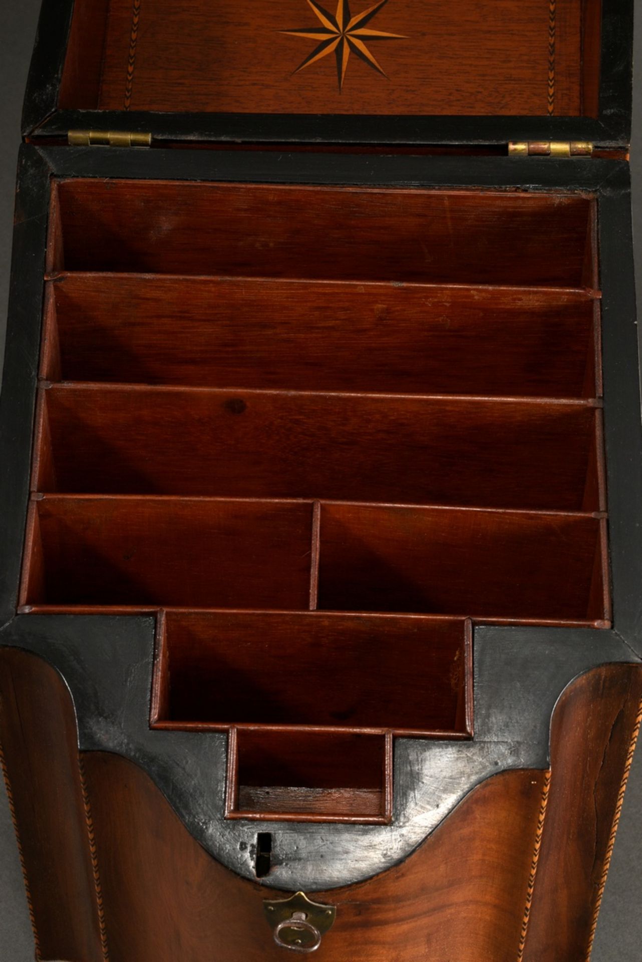 Englische Mahagoni Letterbox mit feinen Stern- und Bandintarsien, Interieur mit 7 Fächern, Anfang 1 - Bild 5 aus 6