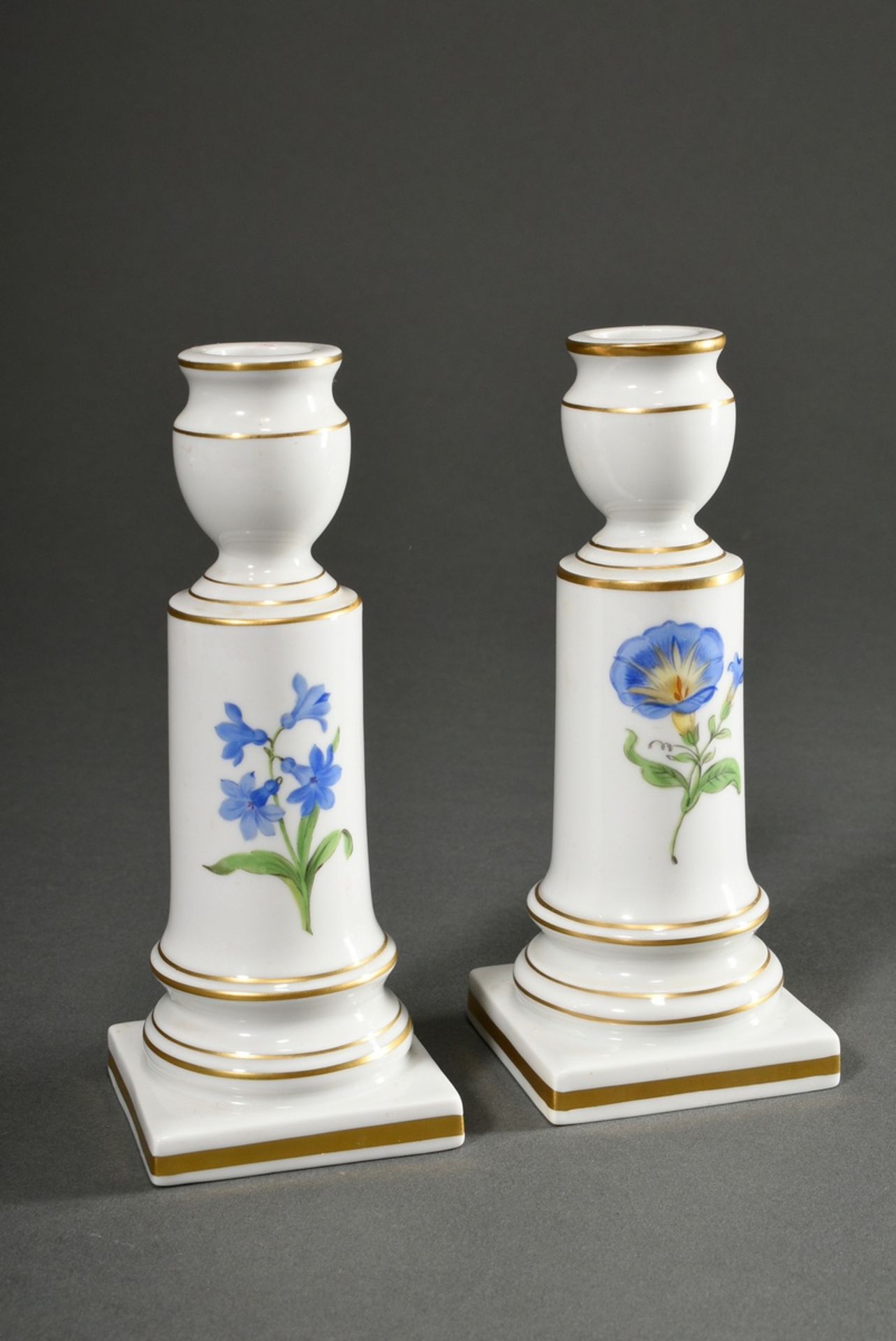3 Various pieces Meissen "Deutsche Blume", after 1950: Cake plate (Ø 28cm) and 2 candlesticks (h. 1 - Image 6 of 8