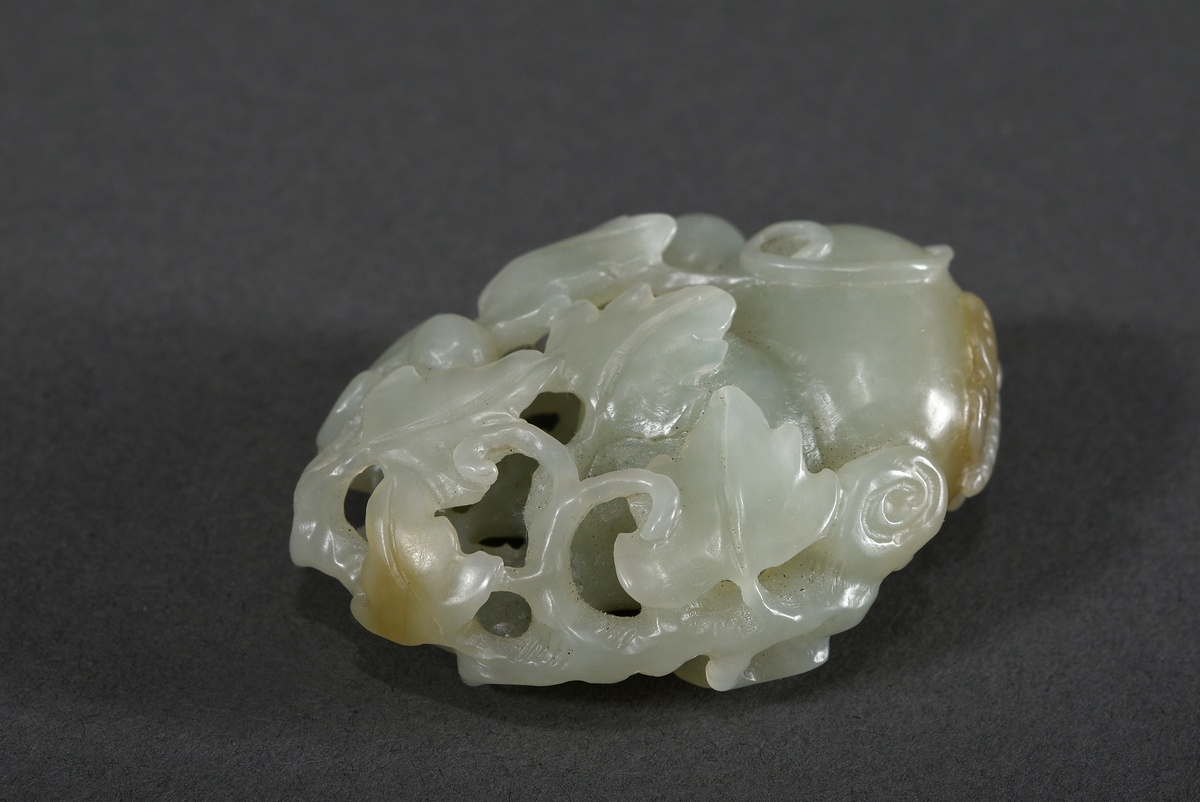 Bright jade toggle "Hulu gourds and butterfly", China, 6x4.2x1.8cm - Image 2 of 5