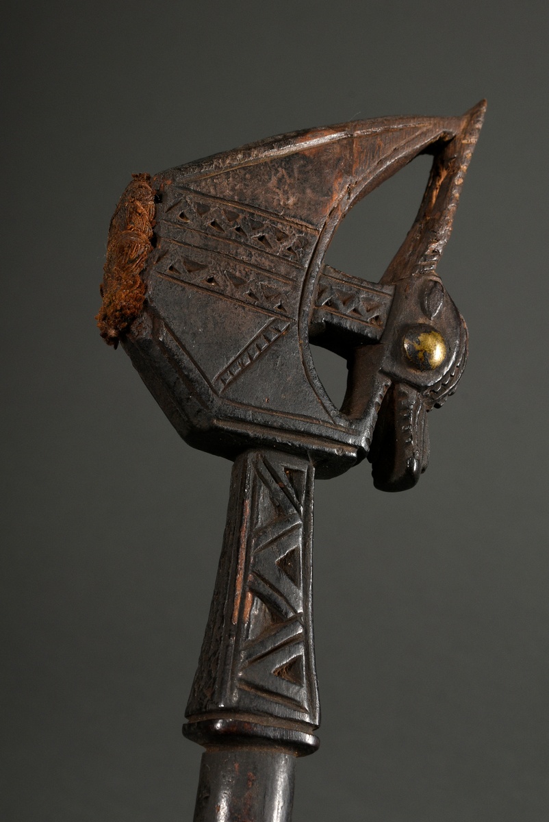 Old Baule gong mallet, West Africa/Côte d'Ivoire, early 20th c., wood, metal and plant fibers, abst - Image 7 of 8