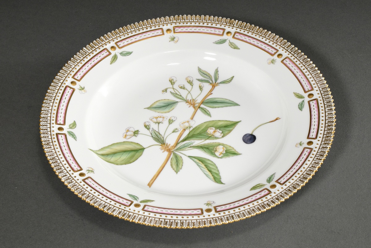 Royal Copenhagen "Flora Danica" dinner plate with polychrome painting in the mirror, gold staffage  - Image 2 of 6