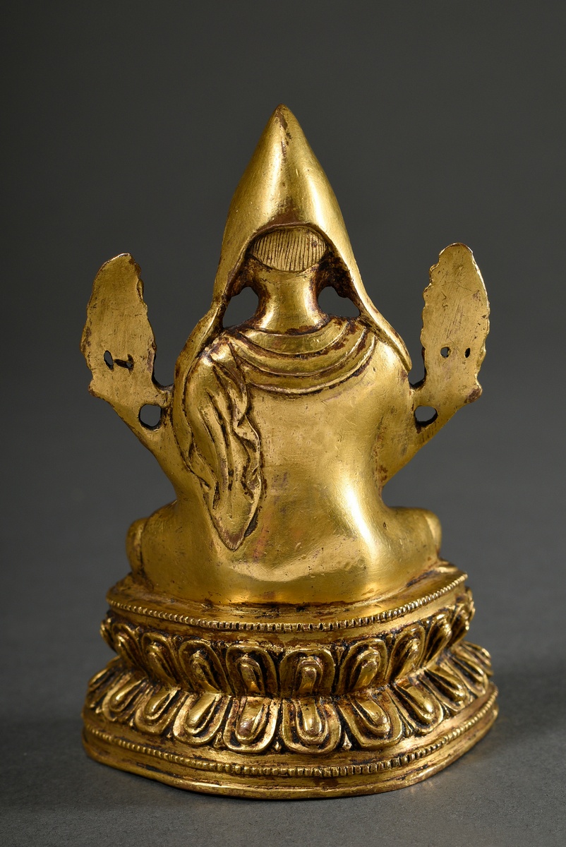 Fire-gilt bronze figure "Tsongkhapa", verso vajra mark, Tibet 18th century, h. 10,5cm, base unopene - Image 2 of 6