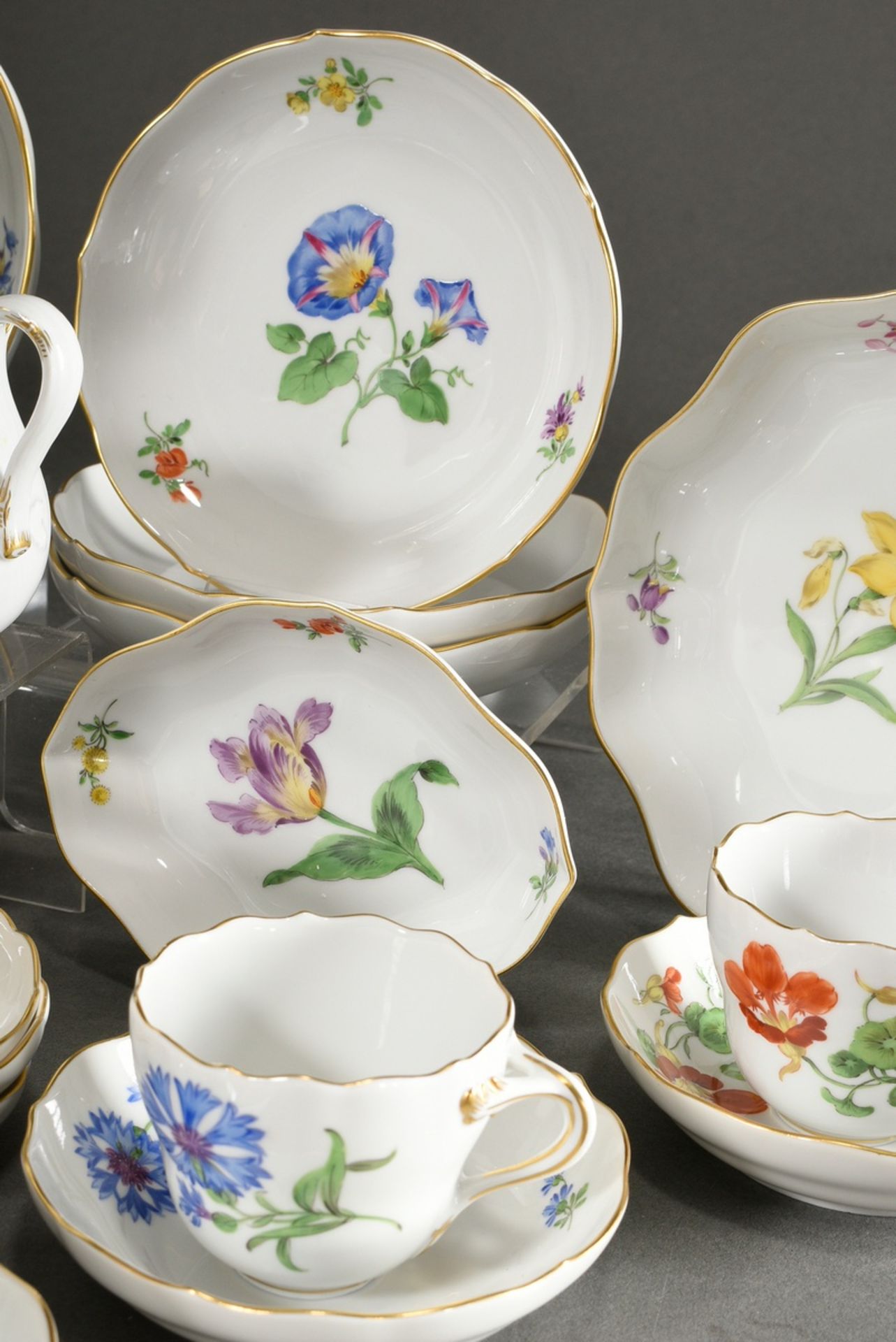 34 Pieces Meissen mocha service "Deutsche Blume", after 1950, consisting of: 1 mocha pot (h. 17cm,  - Image 7 of 9