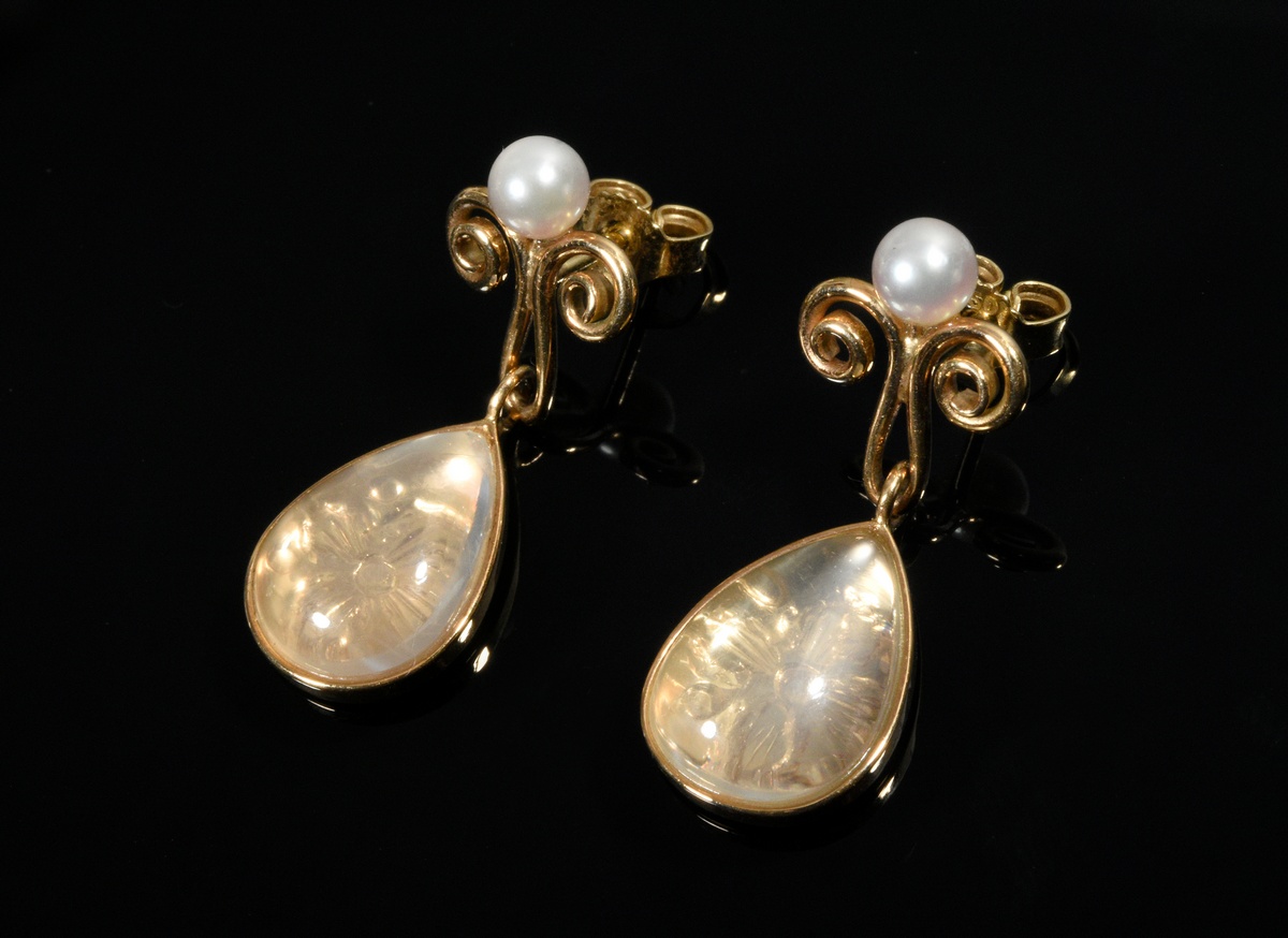 Pair of yellow gold 750 earrings with small cultured pearls and transparent moonstone cabochons wit - Image 3 of 3