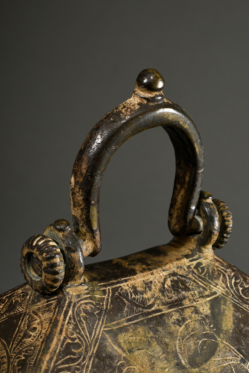 Indo-Persian bronze casket with rectangular body and roof-shaped lid and engravings "tendrils and b - Image 4 of 13