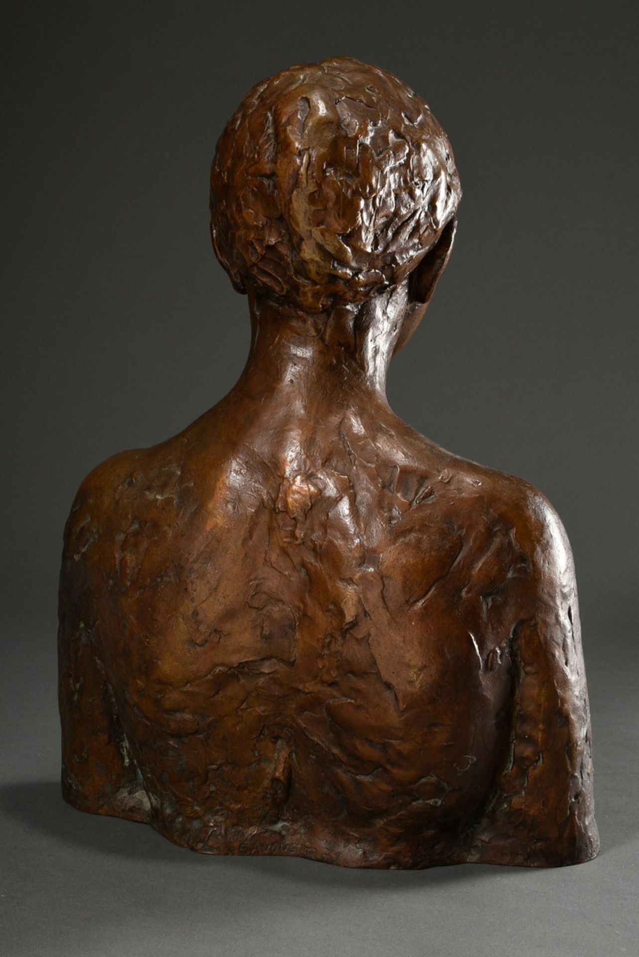 Augustin, Edgar (1936-1996) „Weibliche Büste“ 1971, verso sign./dat., Bronze bräunlich patiniert, G - Bild 4 aus 7