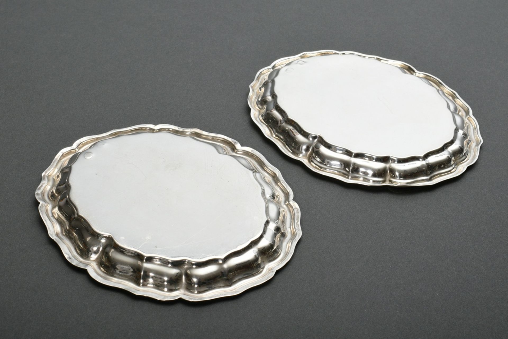 Paar kleine Tellerchen oder Patenen mit godroniertem Rand im Stil des 18.Jh., MZ: Gebrüder Dingelde - Bild 2 aus 3