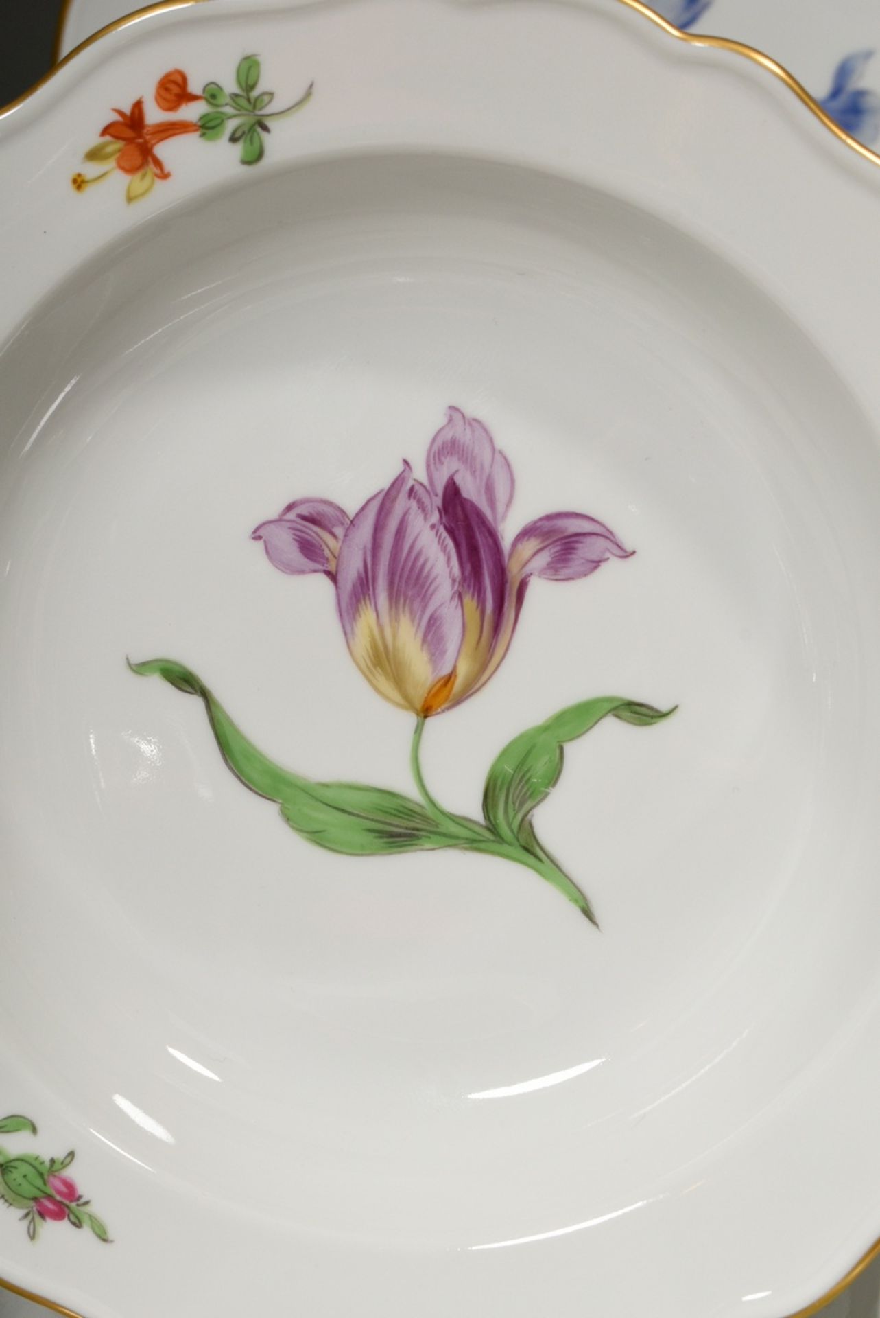 46 Teile Meissen Ergänzungsservice "Deutsche Blume", nach 1950, bestehend aus: 1 Deckelterrine (H.  - Bild 7 aus 10