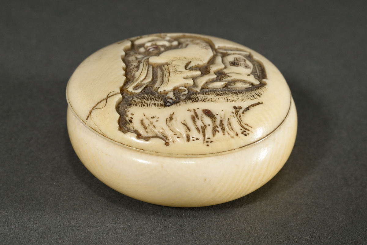 2 Various ivory manju netsuke with relief depictions, Japan, 2nd half 19th century: 1 "Karako with - Image 3 of 14