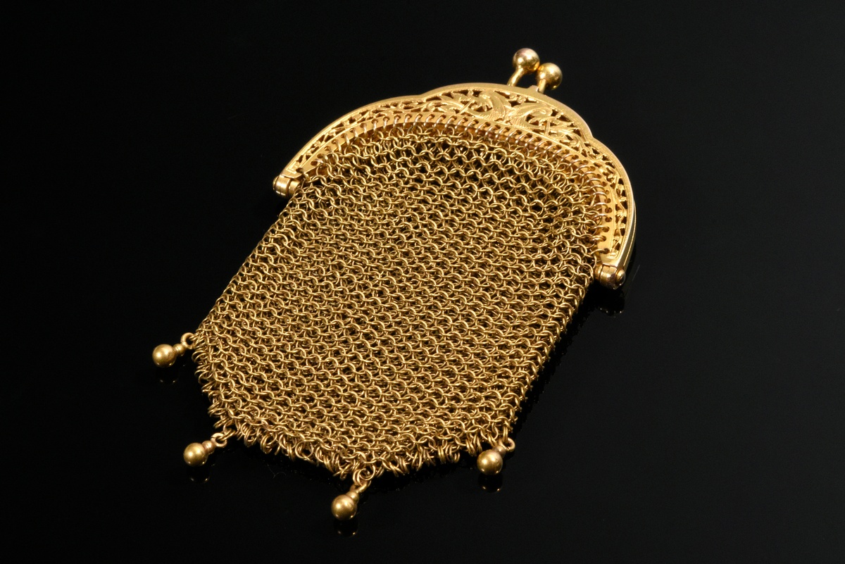 Small yellow gold 750 purse in mesh design with 2 inner compartments and engraved bows, France 2nd 