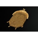 Small yellow gold 750 purse in mesh design with 2 inner compartments and engraved bows, France 2nd 