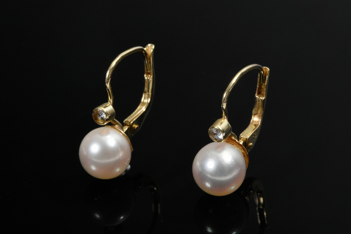 Pair of yellow gold 585 earrings with cultured pearls (Ø 6.7mm) and white imitation stones,1.9g, l.