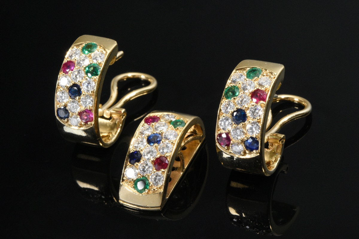 3 Various pieces of yellow gold 750 jewelry: pair of stud earrings with brilliant-cut diamonds (tot