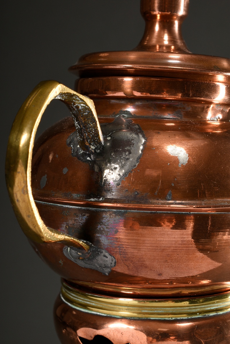 Copper samovar with multi-tiered body and movable brass handles with turned wooden handles, round b - Image 4 of 9