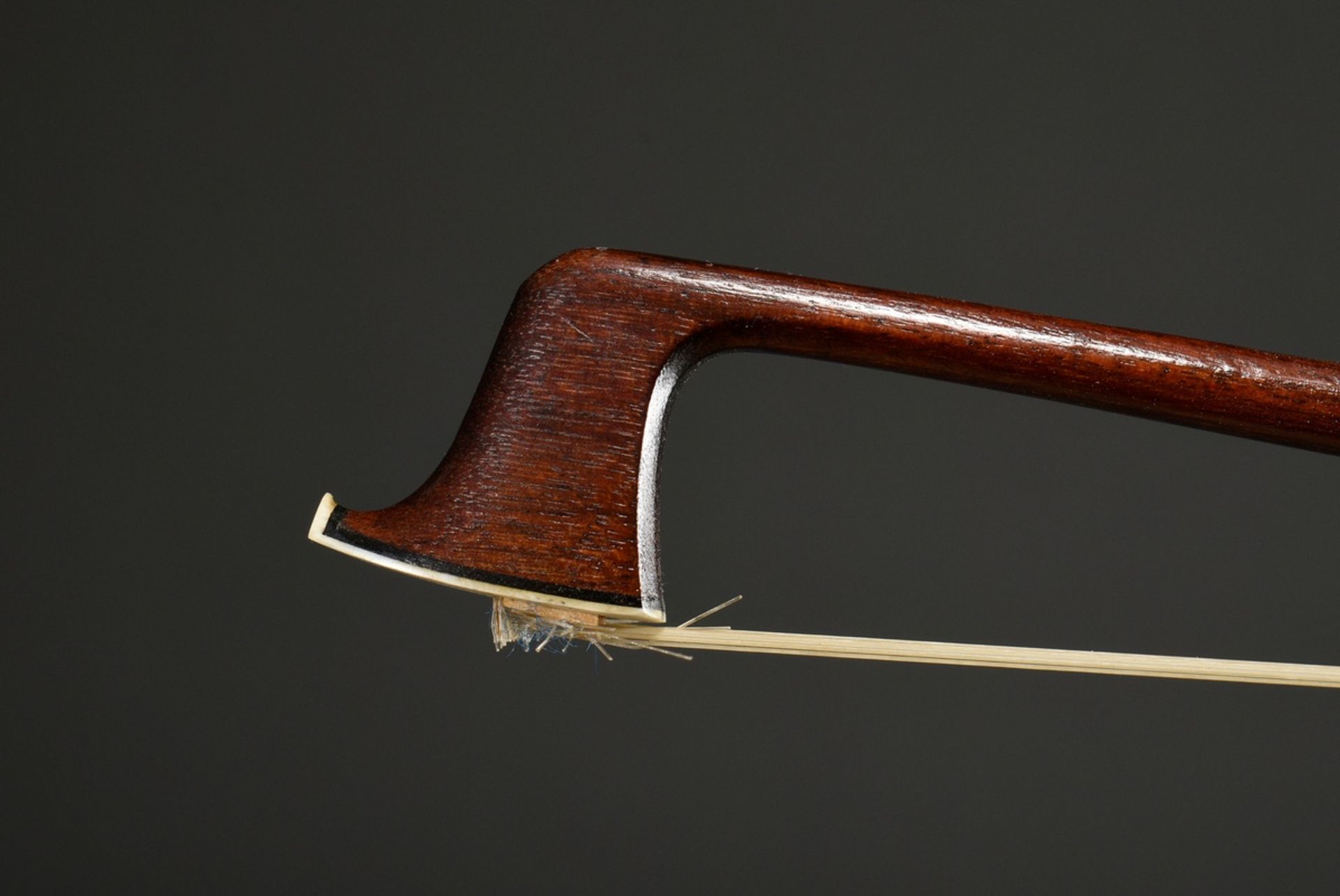 Master violin bow, probably Saxony 1st half of the 20th century, without branding, octagonal to rou - Image 5 of 10
