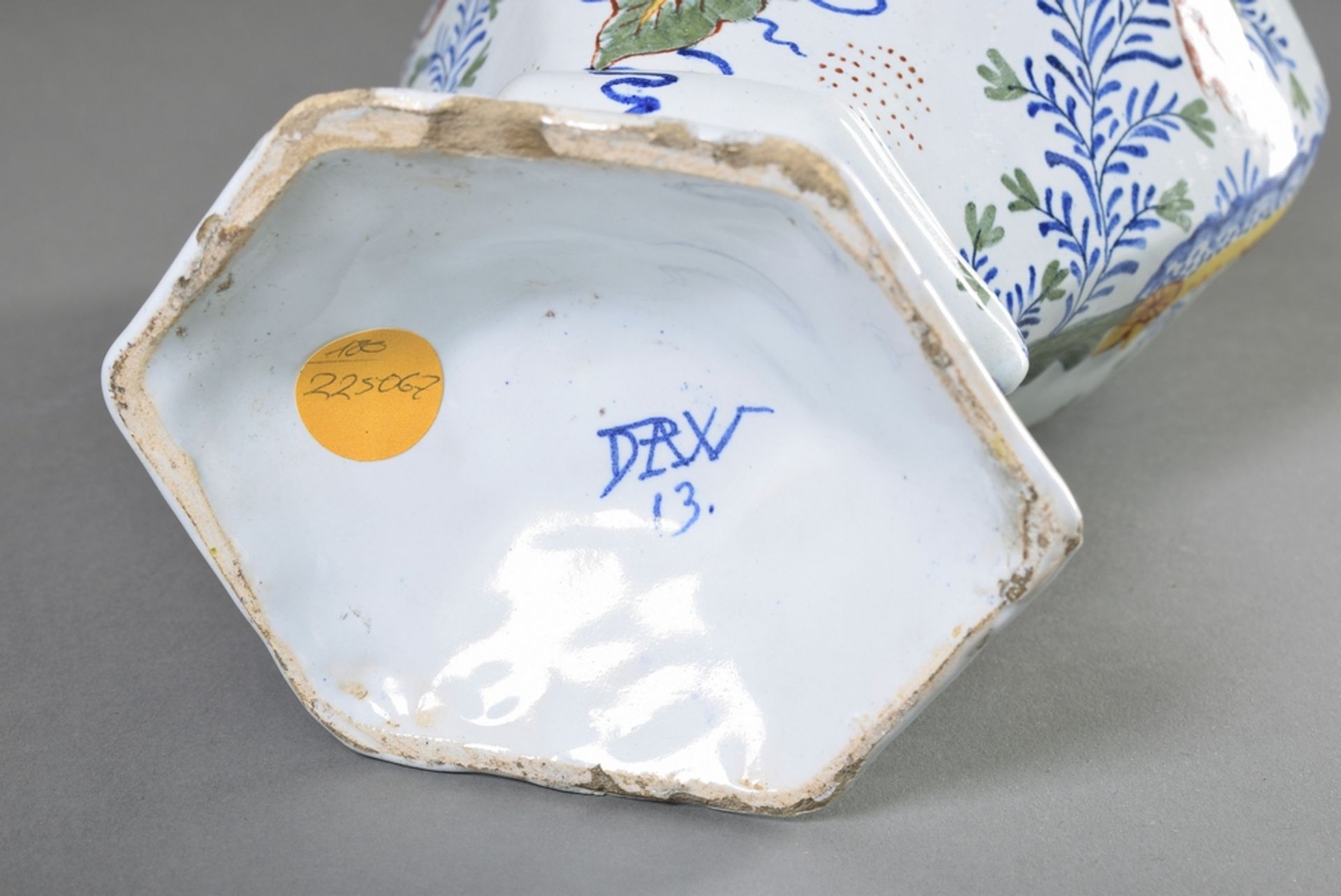 Antique Delft lid vase with polychrome painting and plastic. parrot on the lid, De Paeuw, C.J. Mess - Image 5 of 13