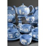 29 Teile Wedgwood Jasperware Teeservice mit klassischen Bisquitporzellan Reliefs auf hellblauem Fon