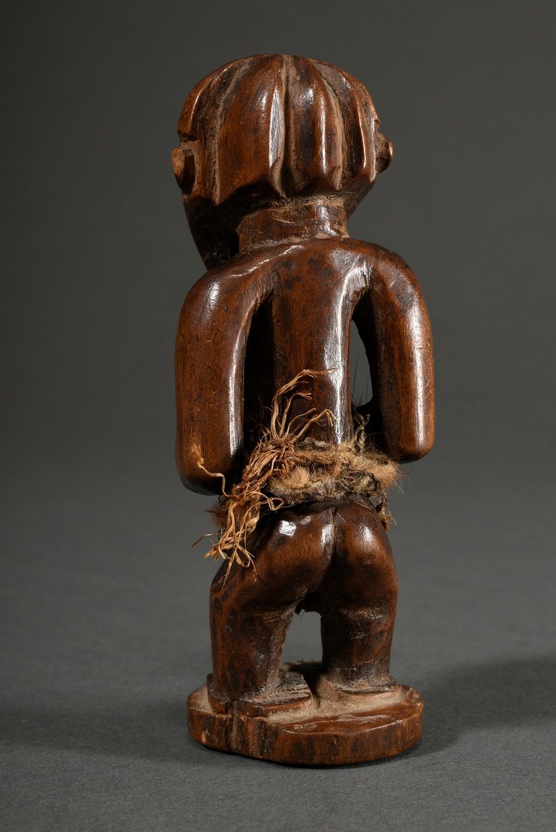 Small female figure of the Songye, Central Africa/ Congo (DRC), 1st half 20th c., wooden figure on  - Image 4 of 7