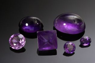 Konvolut diverser ungefasster Amethyste (zus. ca. 64.6ct) in unterschiedlichen Schliffen und Formen