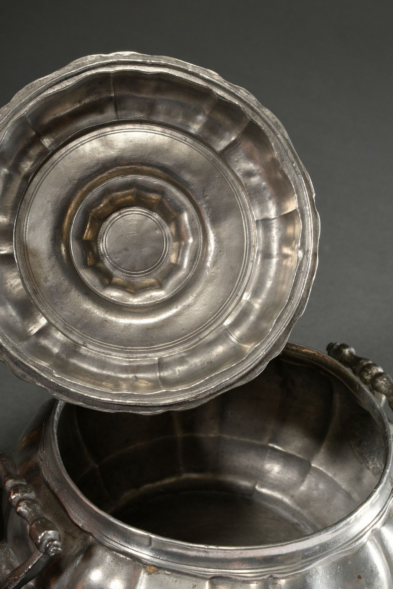 Pewter lidded bowl with straight lines and side handles, monogram ‘AF’ in foliage wreath, town mark - Image 4 of 5