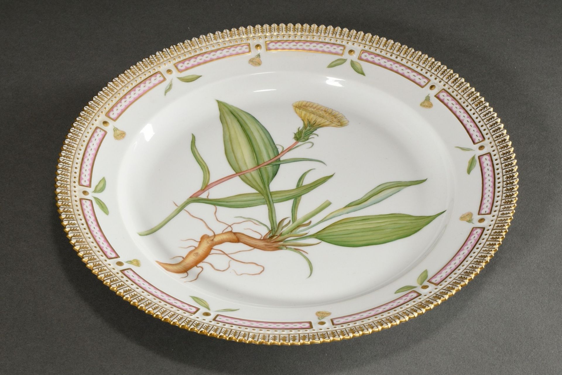 Large Royal Copenhagen "Flora Danica" plate with polychrome painting in the mirror, gold staffage a - Image 2 of 7